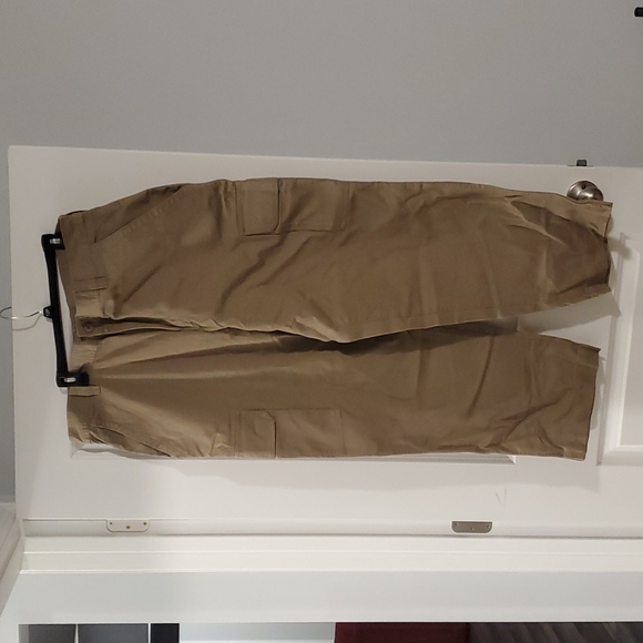 Basic Editions Cargo Pants - Picture 2 of 3